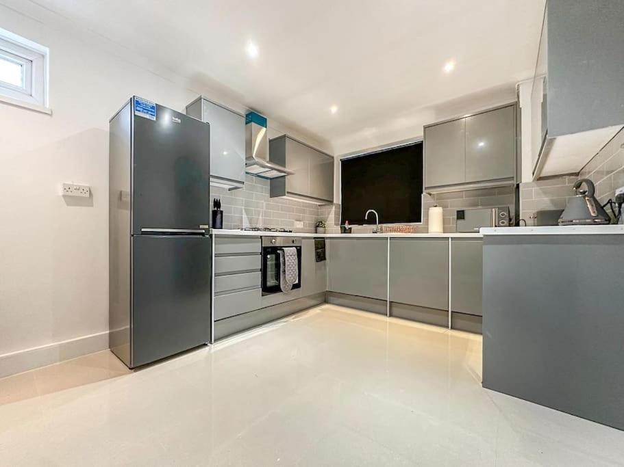 New Cosy Luxury 3 Bedroom House In Battersea ลอนดอน ภายนอก รูปภาพ