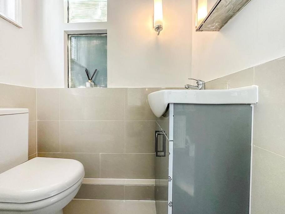 New Cosy Luxury 3 Bedroom House In Battersea ลอนดอน ภายนอก รูปภาพ
