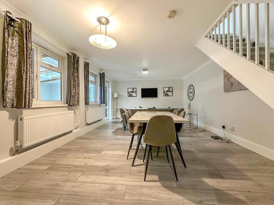 New Cosy Luxury 3 Bedroom House In Battersea ลอนดอน ภายนอก รูปภาพ